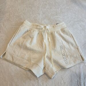 DSG Women's Sport Fleece Mid-Rise Shorts in Bright Sand Nep XS New Running Walk